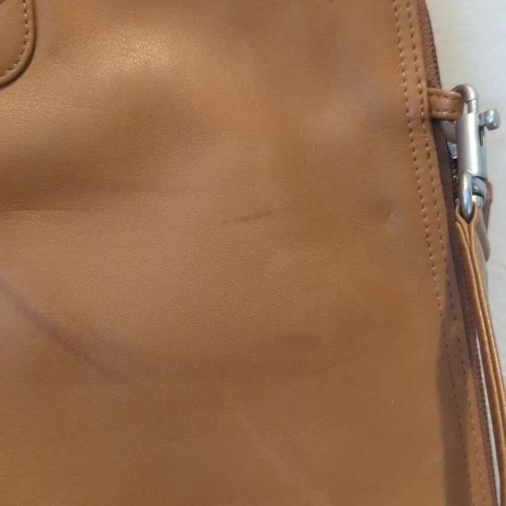 Levenger Business Vintage Tan Leather Briefcase with Crossbody Strap
